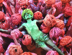 Il colore dell'uomo, Holi festival, Rajasthan, India, 1996 - Steve McCurry